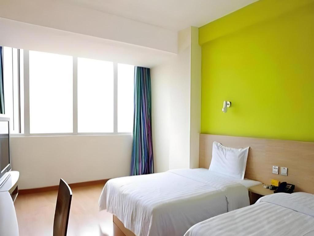 7 Days Inn Luzhou Commercial Pedestrian Street Center Εξωτερικό φωτογραφία
